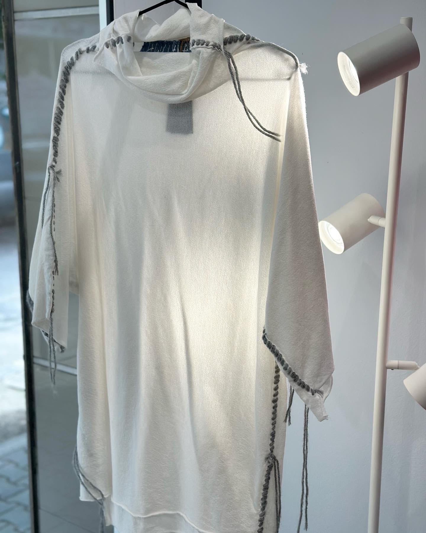 Абстрактна Полупрозрачна Блуза с Декорация