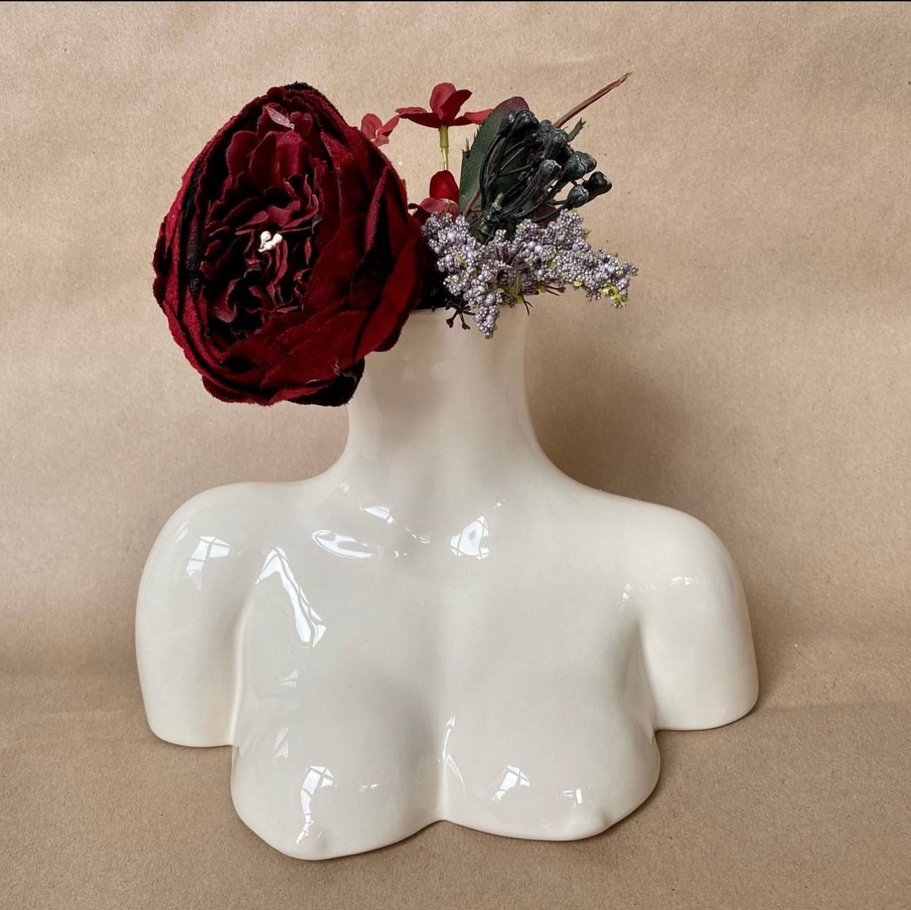Голяма Бяла Ваза Bust
